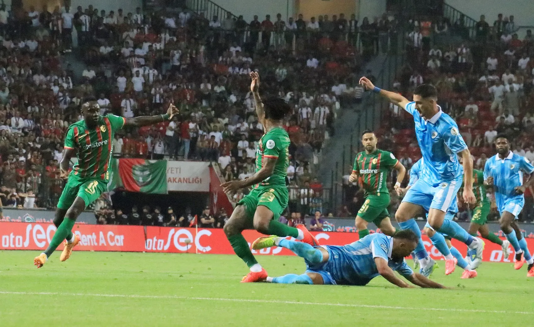 Amedspor ve Erzurumspor karşılaşmasından kareler