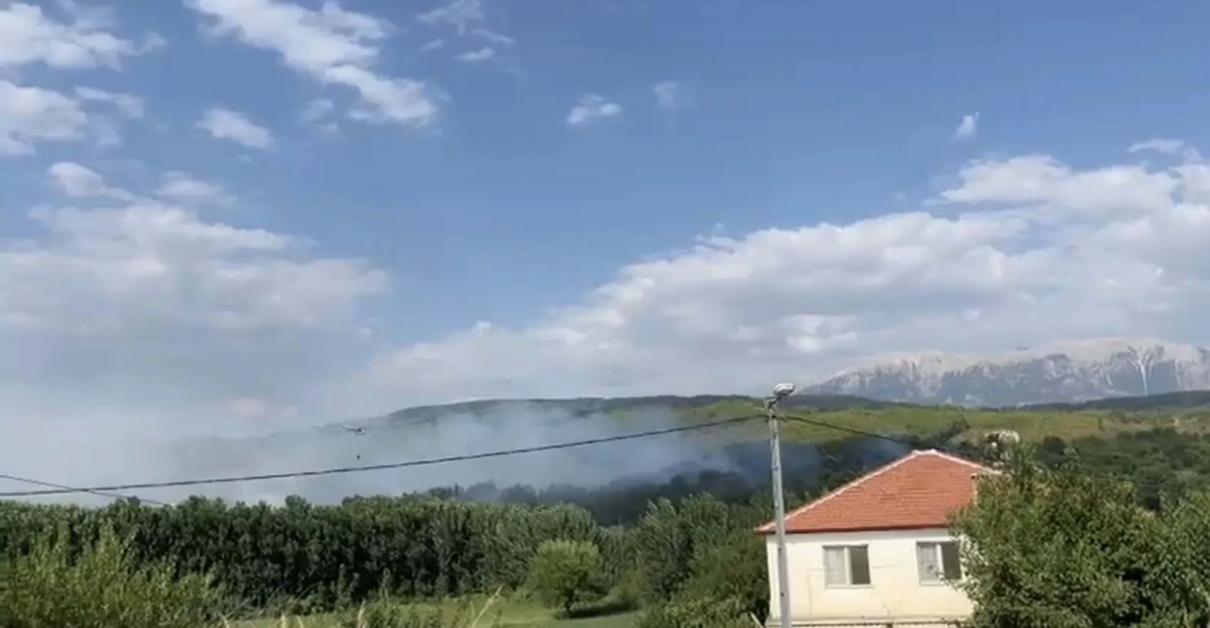 Seydikemer orman yangınını ekipler büyümeden söndürdü