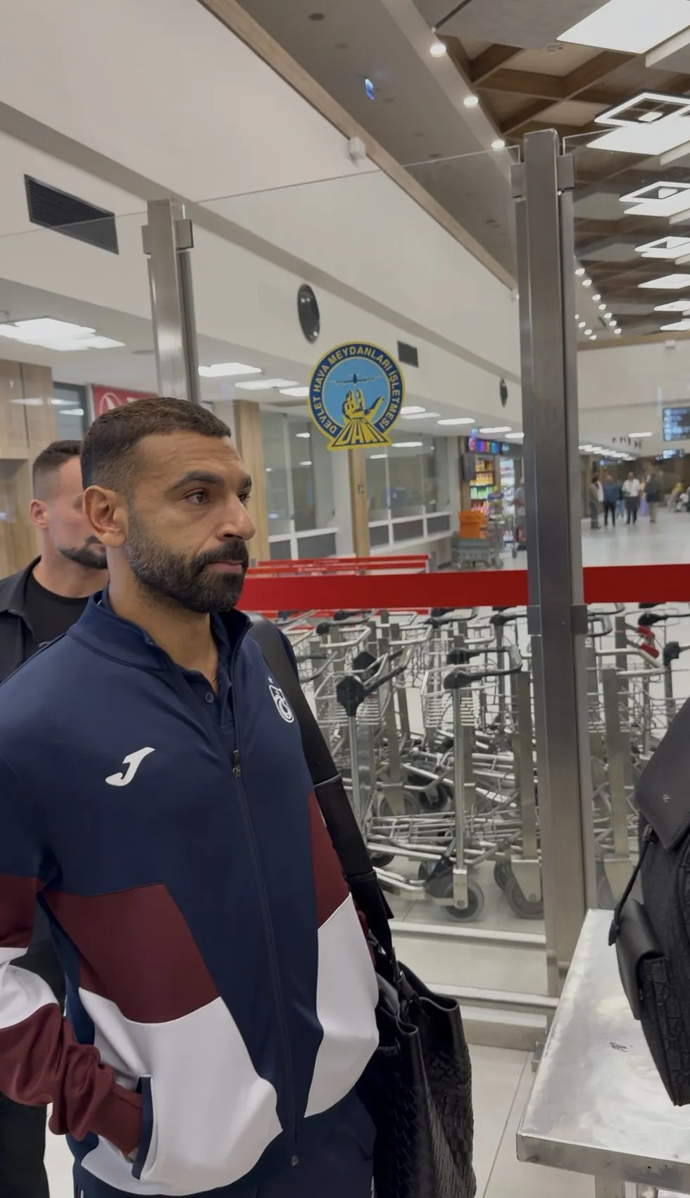 Bordo-Mavili Kafile Budapeşte'de