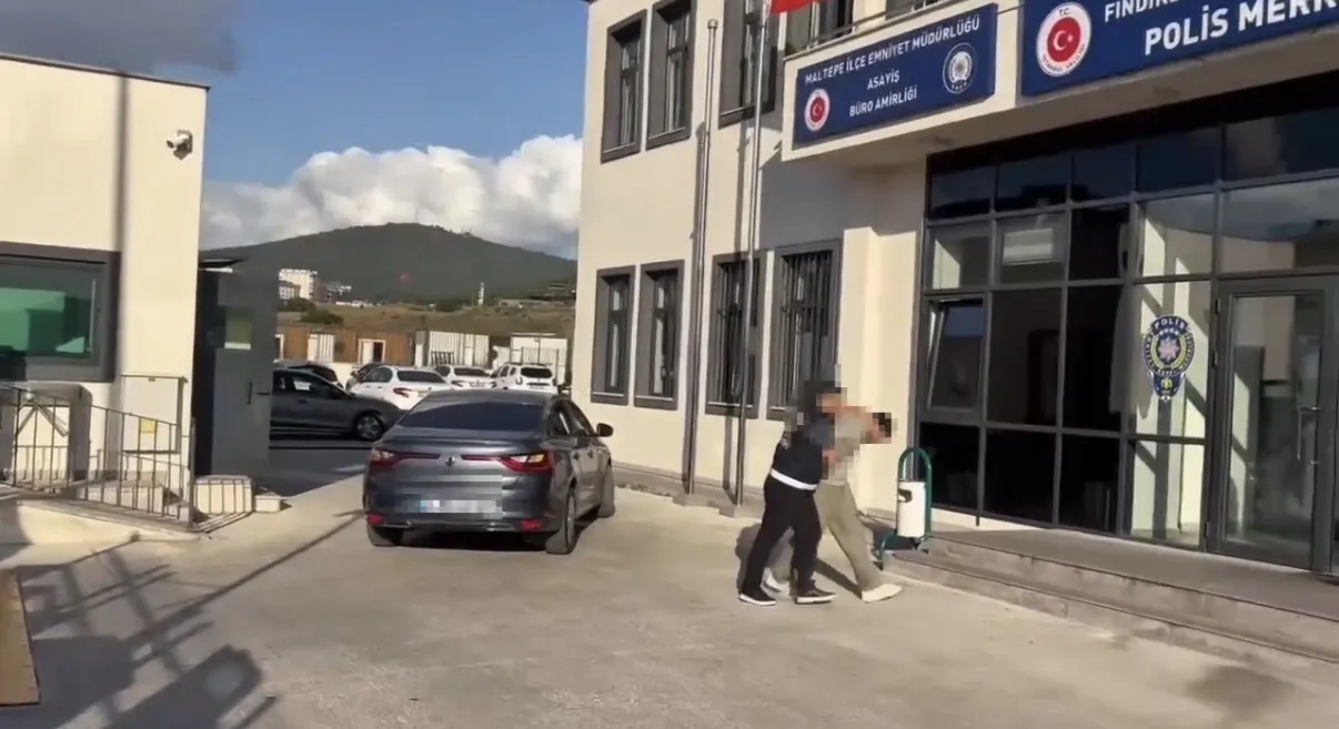 Maltepe'de pencereden uyuşturucu satışı yapan şahıs yakalandı