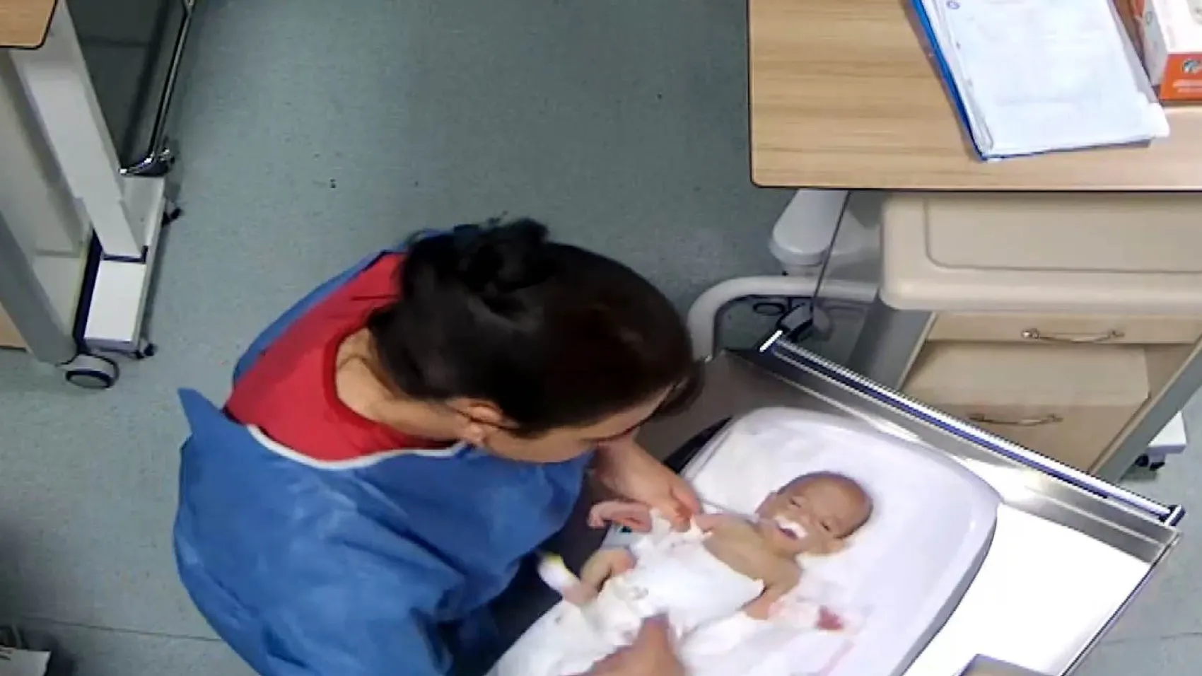Kuvözde şiddet gören bebek davasında şaşırtan rapor