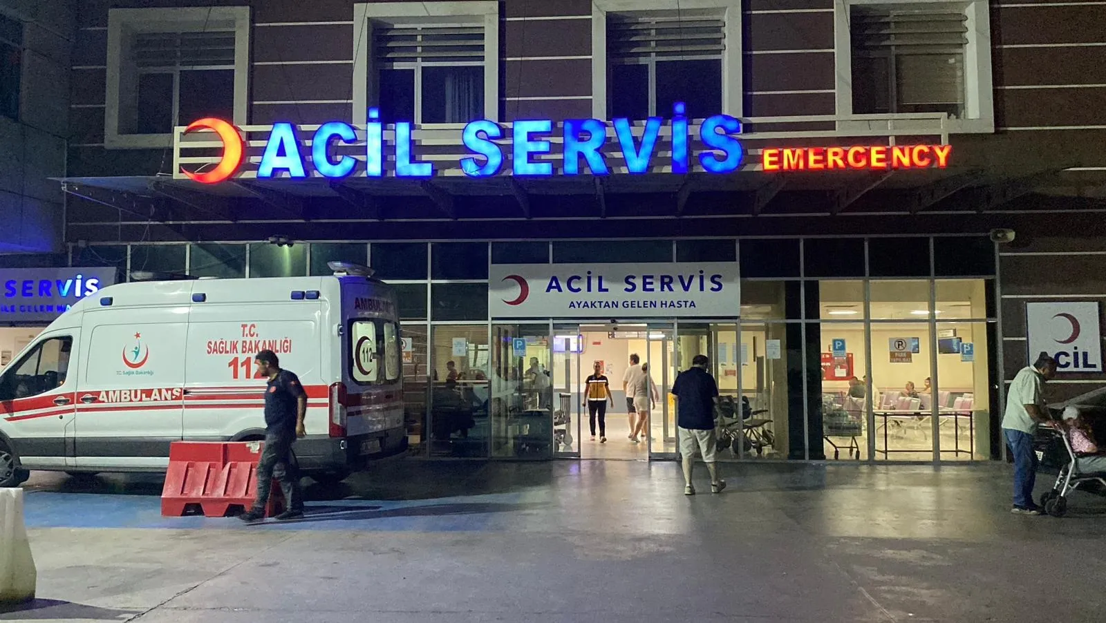 Cem Yılmaz göğüs ağrısı sonrası anjiyoya alındı