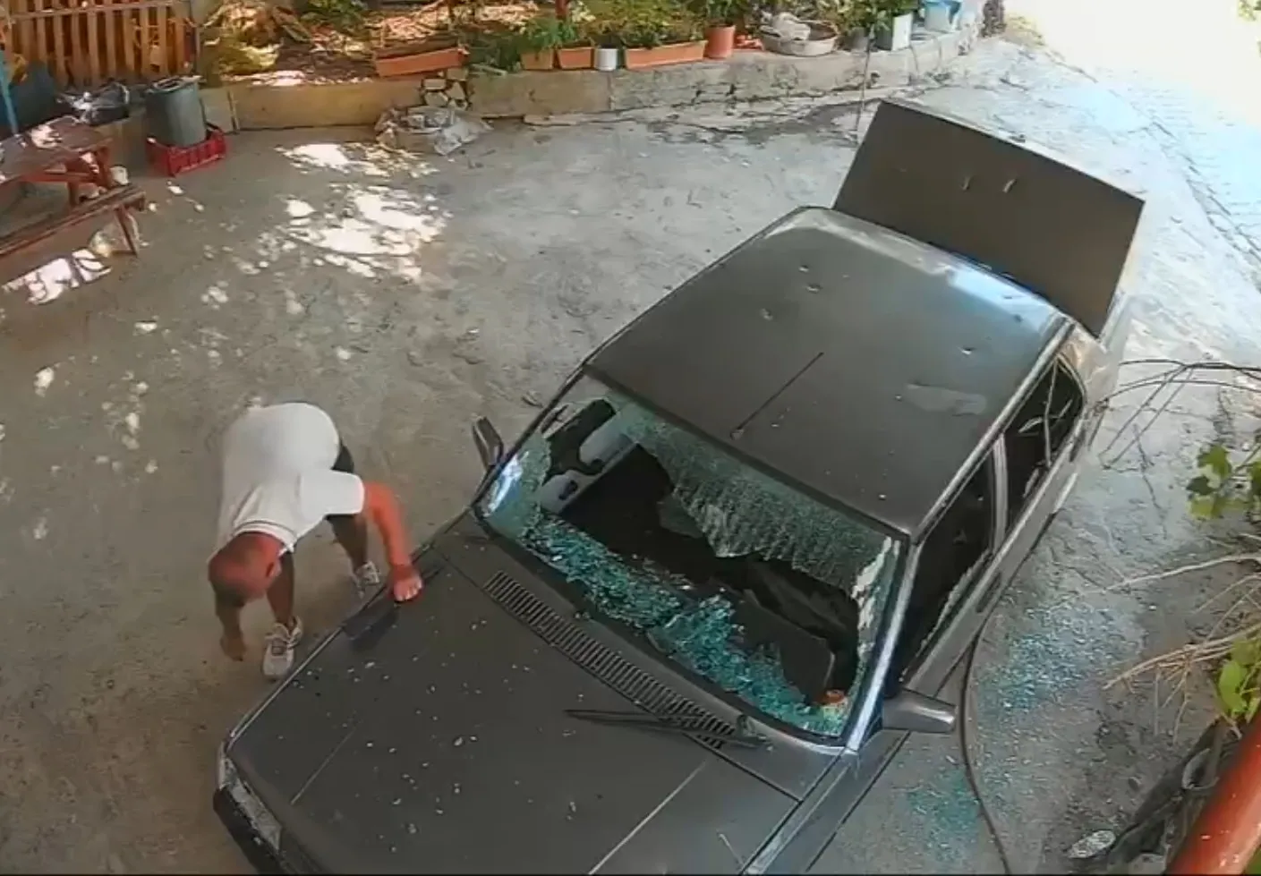 Mersin'de eski sevgili dehşeti kameraya yansıdı