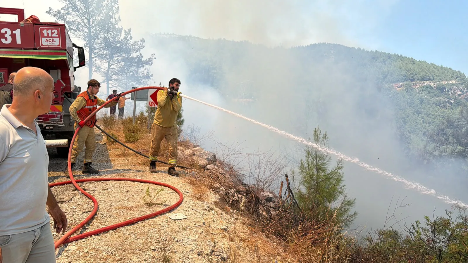 Alanya'da ormanlık alanda yangın paniği