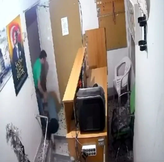 Adana'da kadına şiddet uygulayan şahıs kamera görüntüleriyle yakalandı