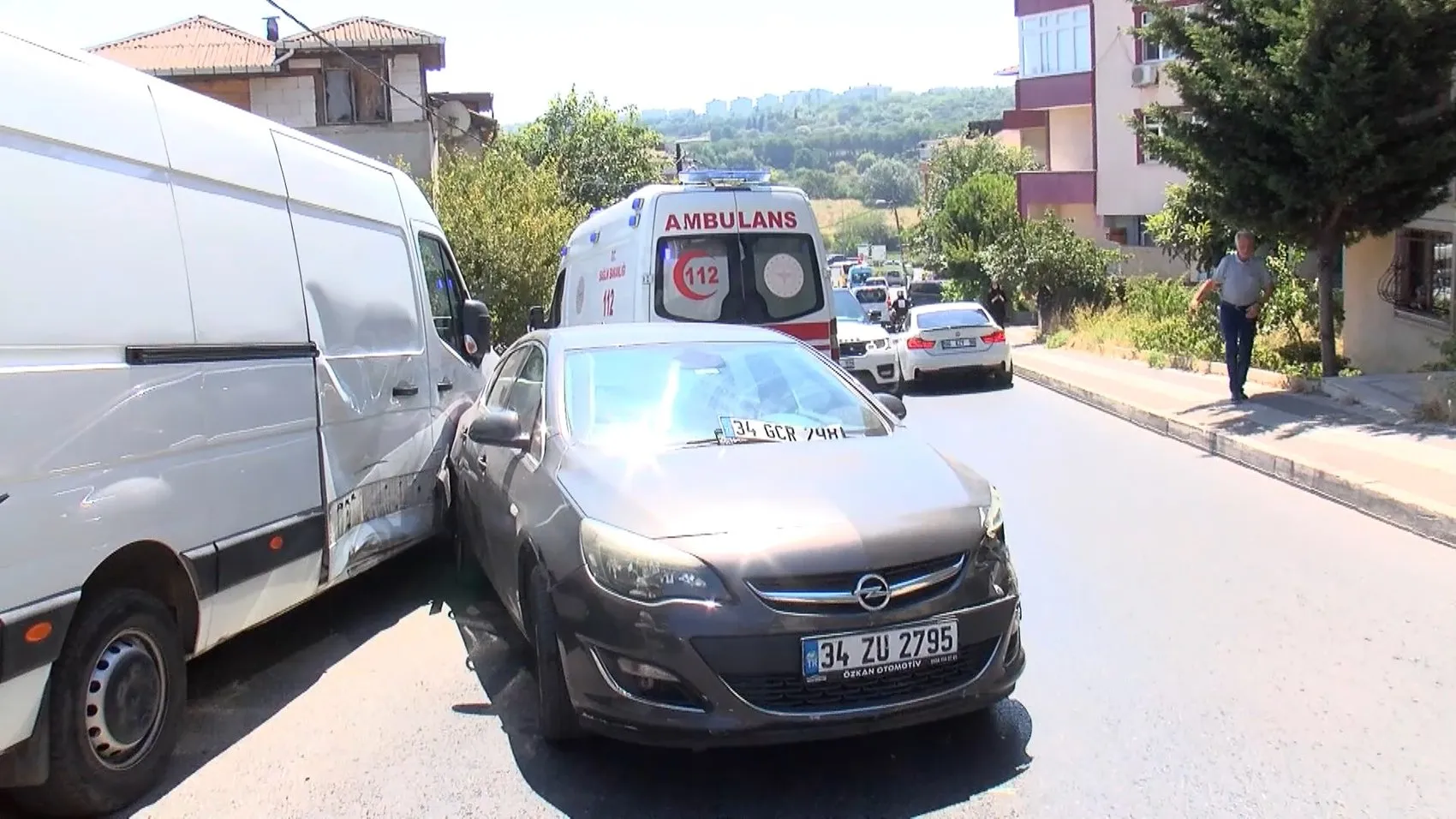 Ataşehir’de kaza sonrası kaçan sürücü aranıyor