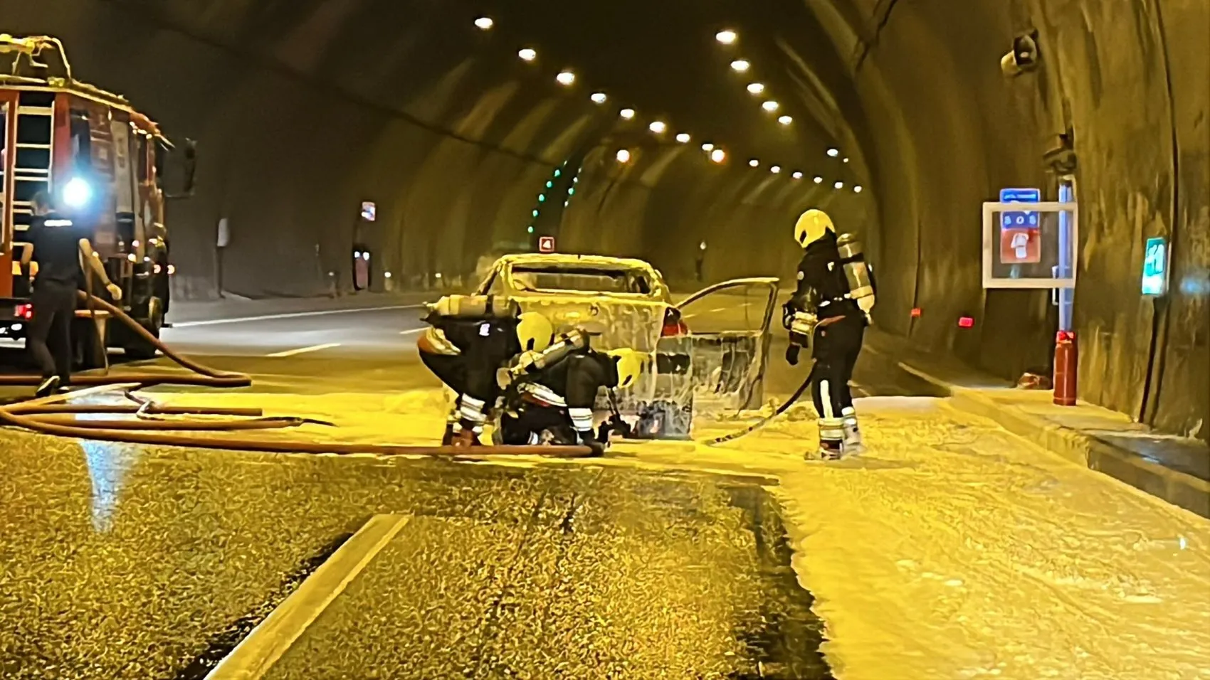 Bolu Dağı Tüneli trafiğini yakan araç yangını