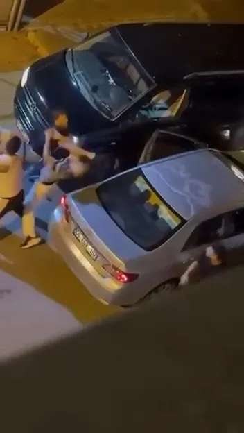 Çekmeköy trafiğinde yol verme kavgası kameraya yansıdı