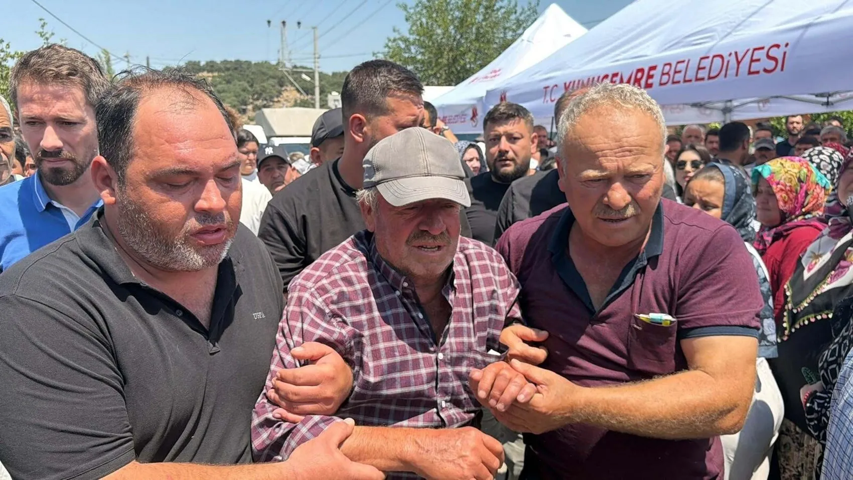 Manisa evladını gözyaşlarıyla son yolculuğuna uğurladı