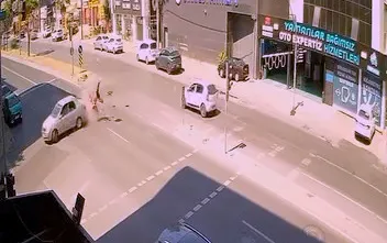 Avcılar'da yasak dönüş kazaya davetiye çıkardı
