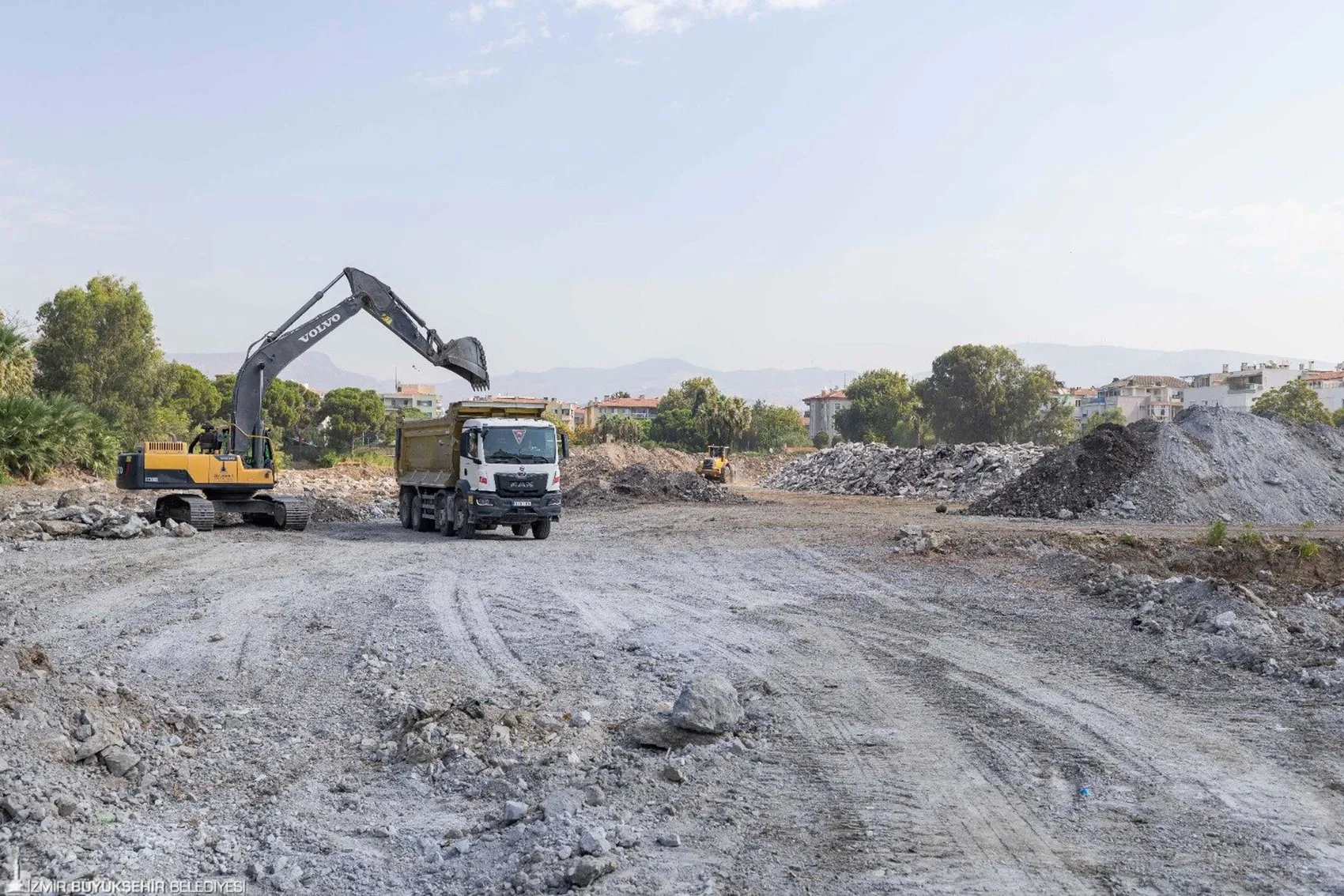 Karşıyaka taraftarı stat beklerken kulüpten siyaset üstü çağrı