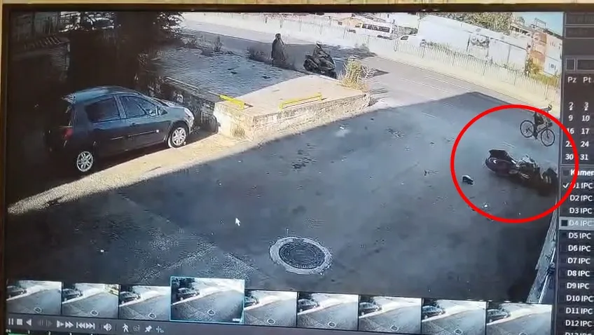 Bursa'da motosiklet kazası kamerada Yaya saniyelerle ölümden döndü