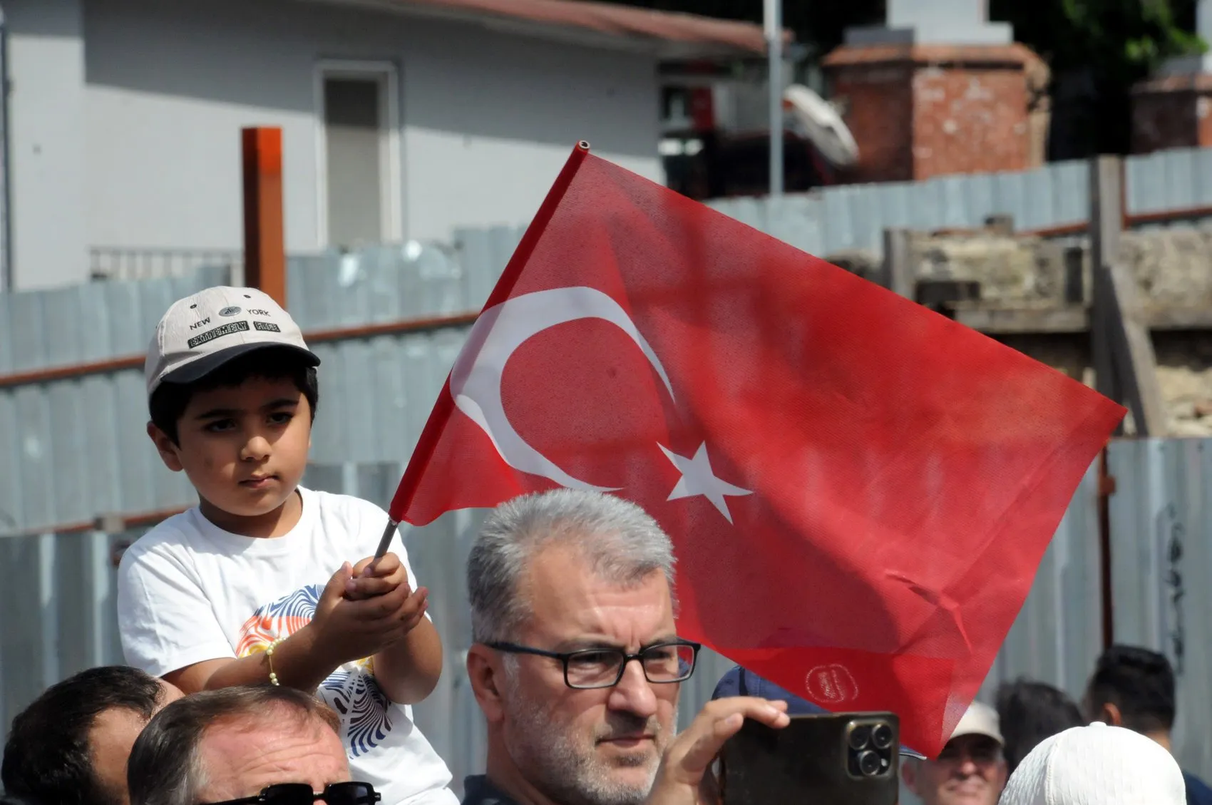 Trakya'da 30 Ağustos coşkusu: Minik Alisya protokole eşlik etti, Gazi Tümgeneral'e sevgi seli