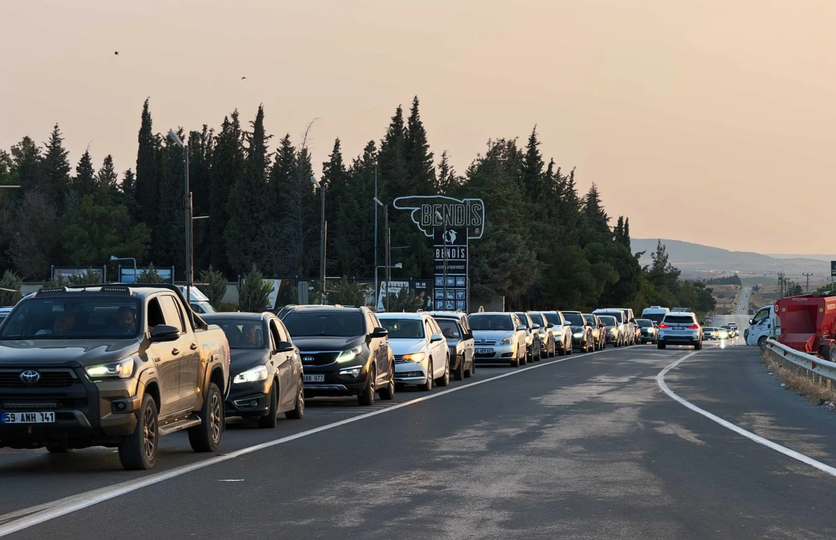 Saros Körfezi'nde tatil bitti: Dönüş yolunda kilometrelerce araç kuyruğu