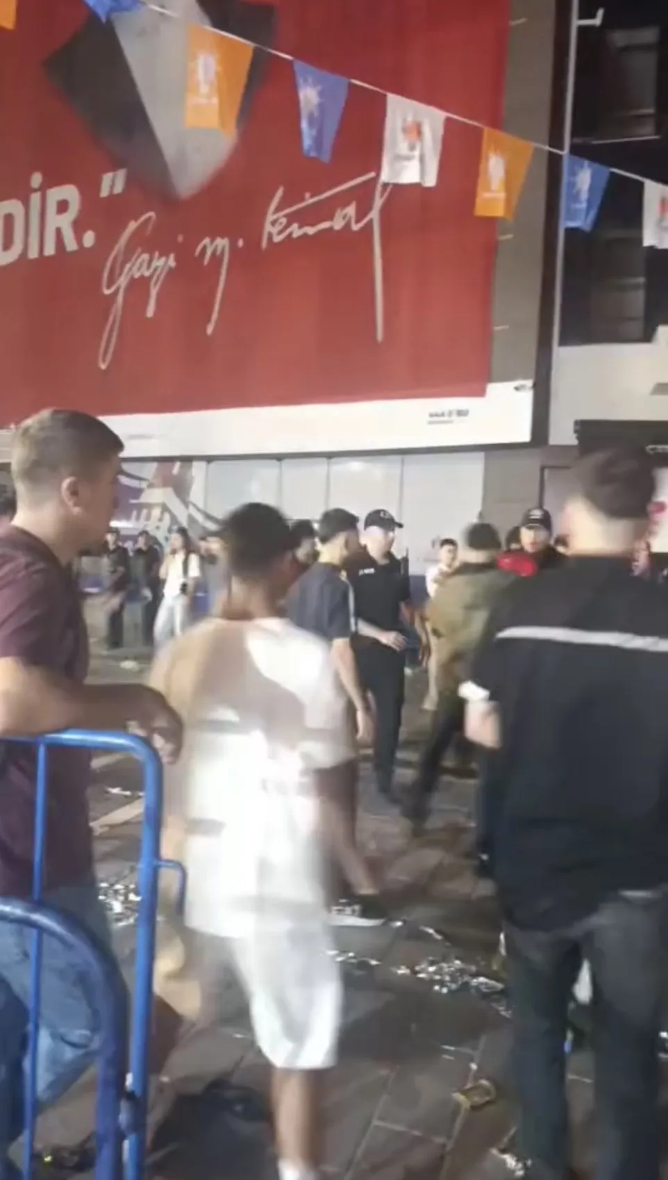 Kasımpaşa'da rap konseri kana bulandı: Eğlence yerini arbedeye bıraktı