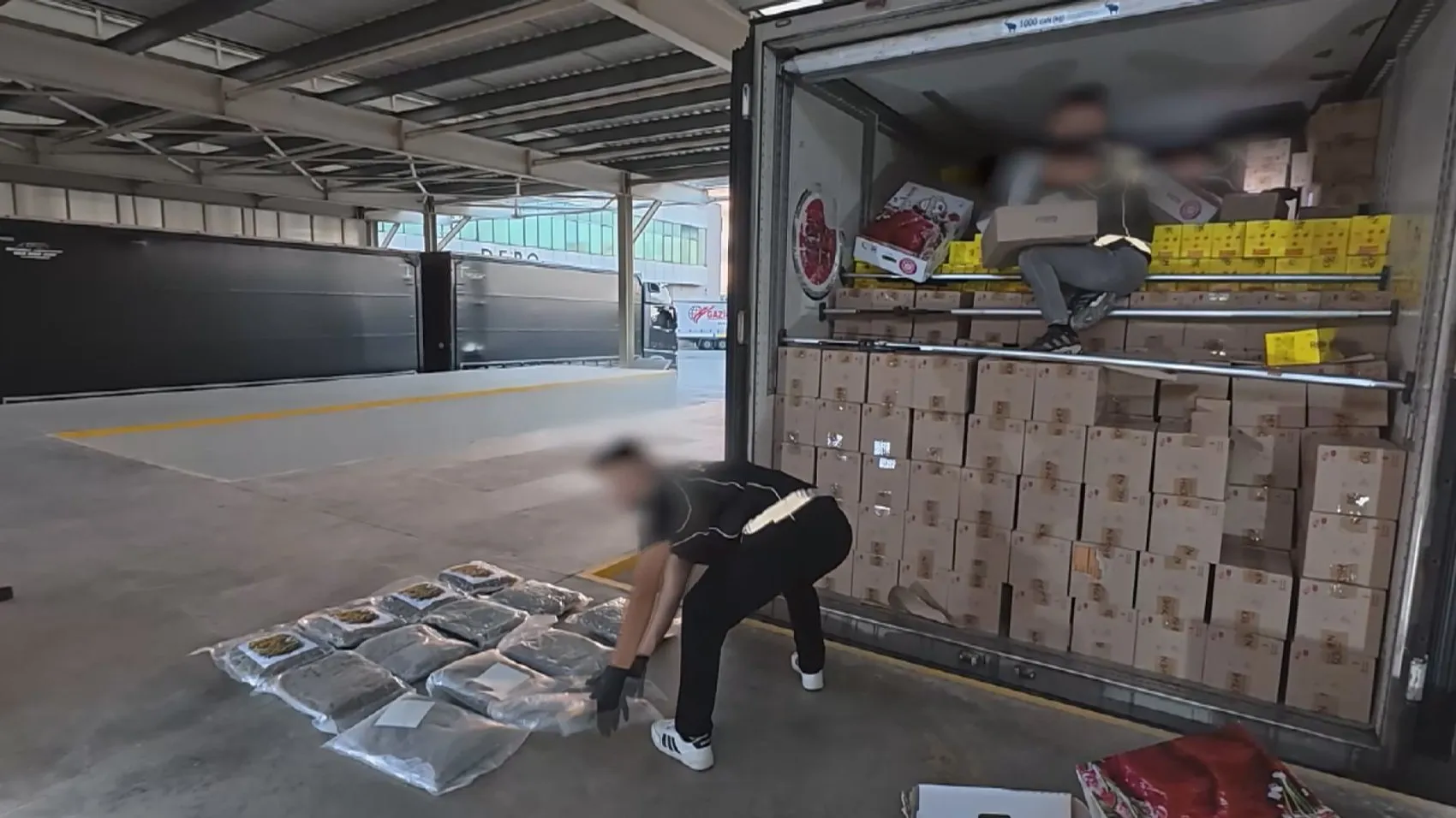 Silivri'de TIR dorsesine gizlenmiş devasa uyuşturucu sevkiyatı yakalandı