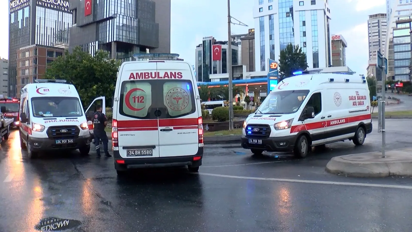Küçükbakkalköy'de sabah kazası Otomobil takla attı, 2 yaralı