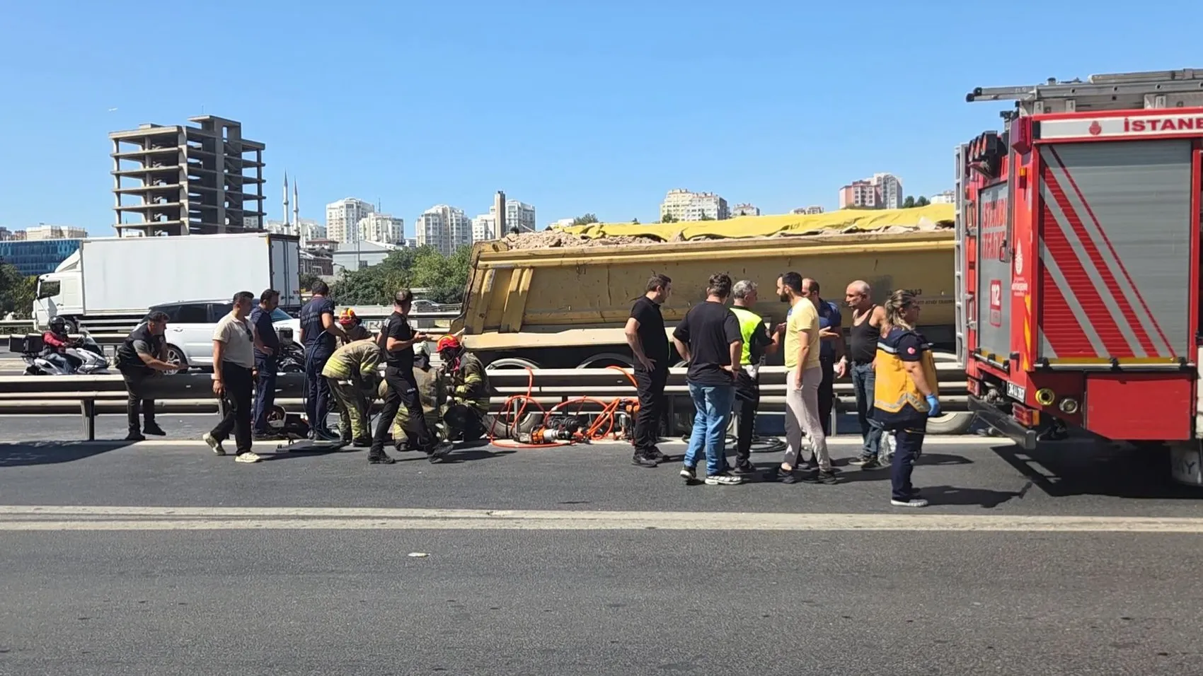 Basın Ekspres Yolu’nda kamyon kazası Bir sürücü hayatını kaybetti