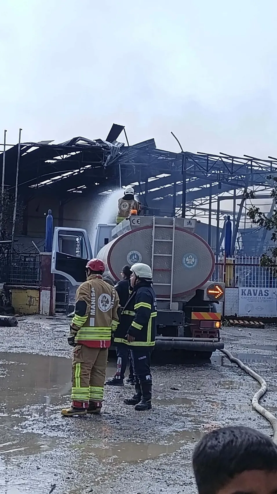 Salihli'deki sanayi bölgesinde bulunan oksijen tesisinde patlama yaşandı