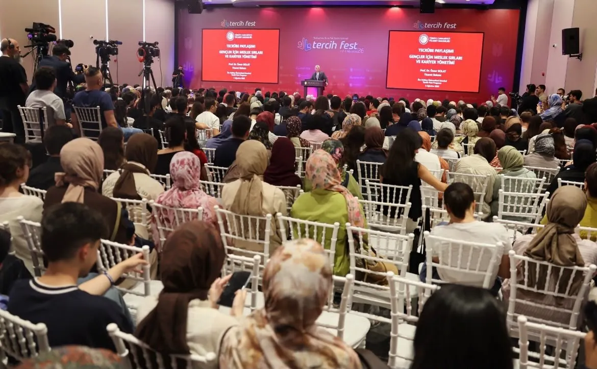 Ticaret Bakanı Bolat gençlere seslendi Türkiye dünyanın 16'ncı ekonomisi