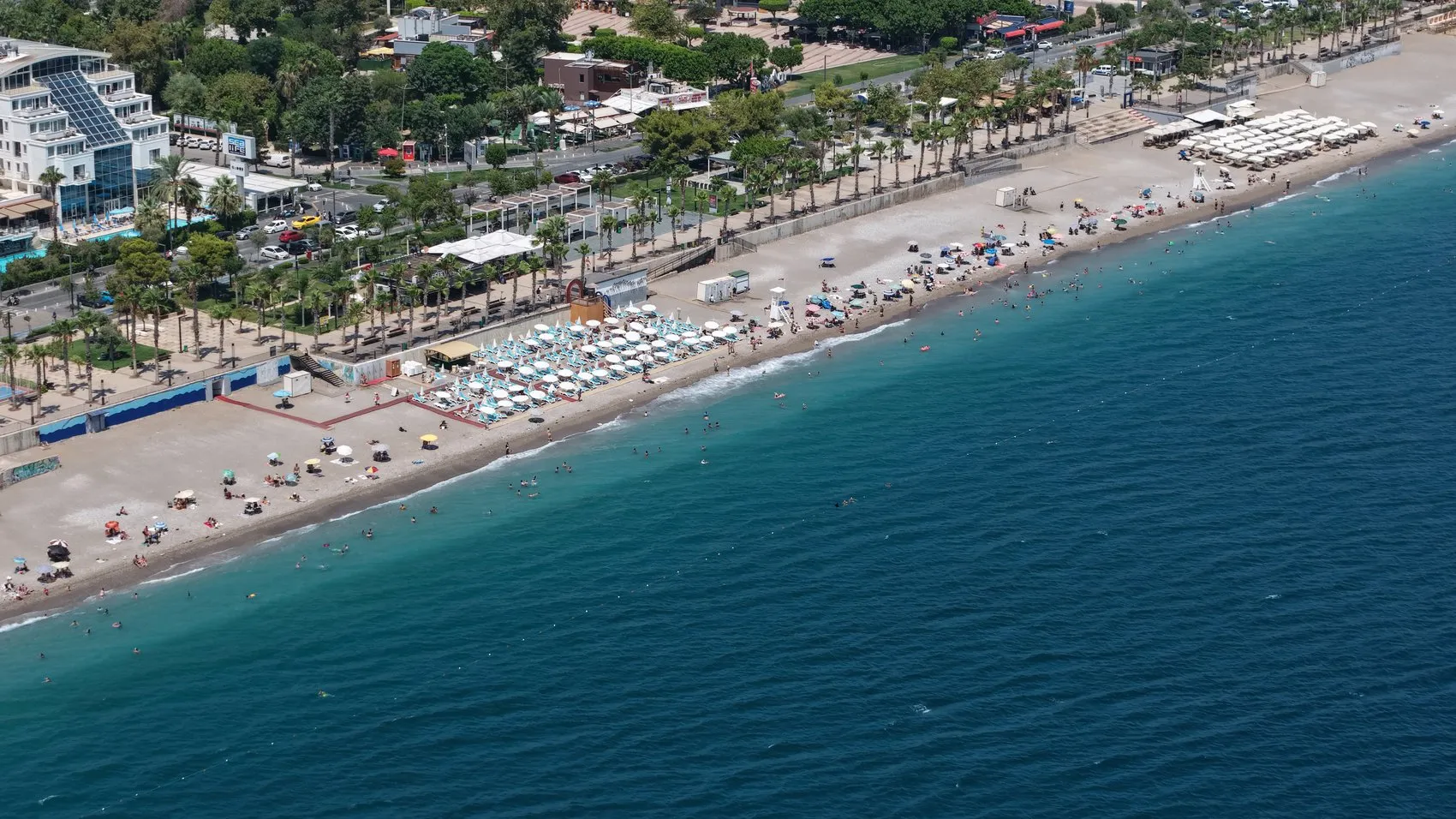 Antalya’da nemli hava bunaltıyor