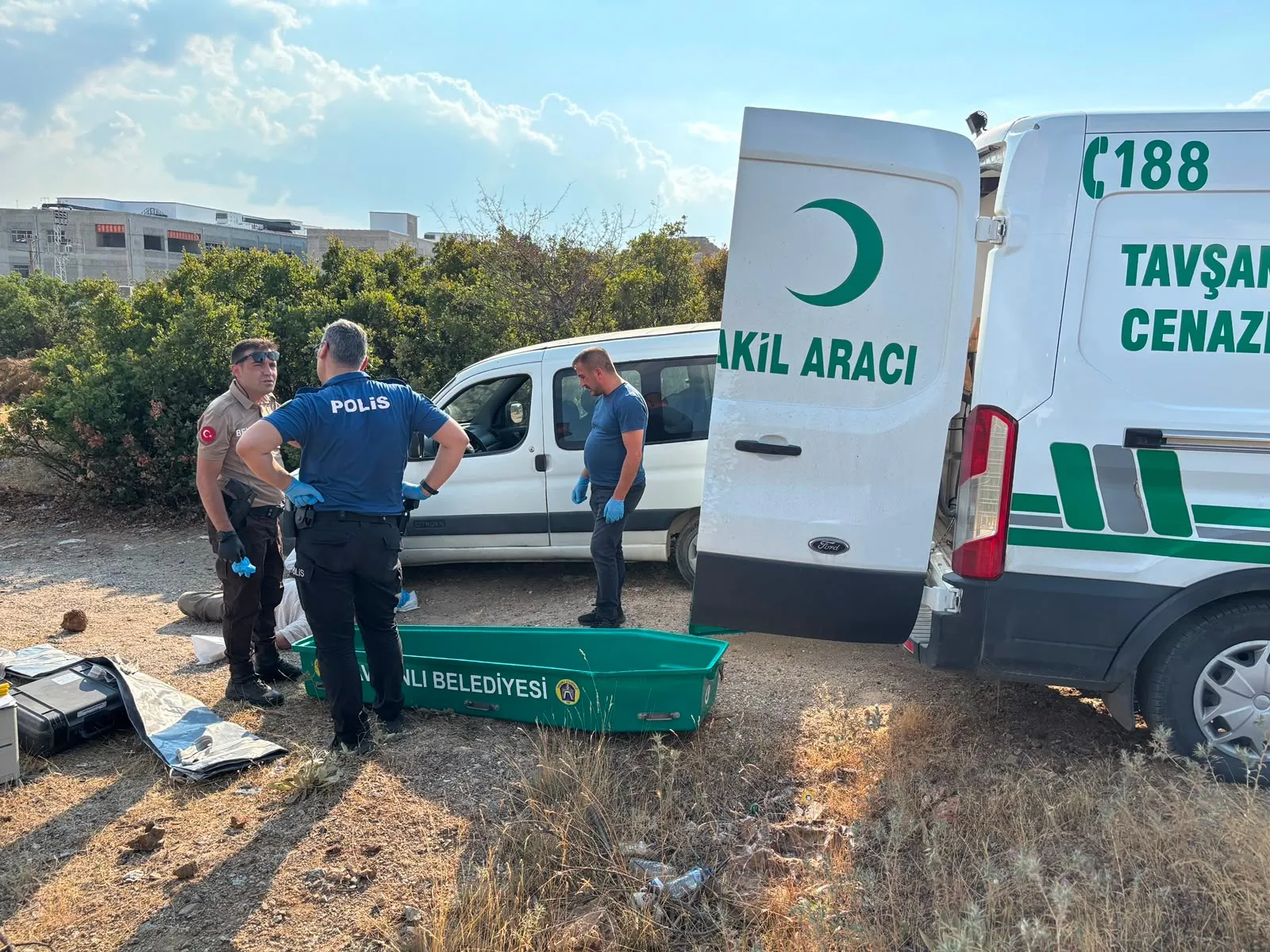 Tavşanlı'da şüpheli ölüm Otomobilinin yanında cansız bulundu
