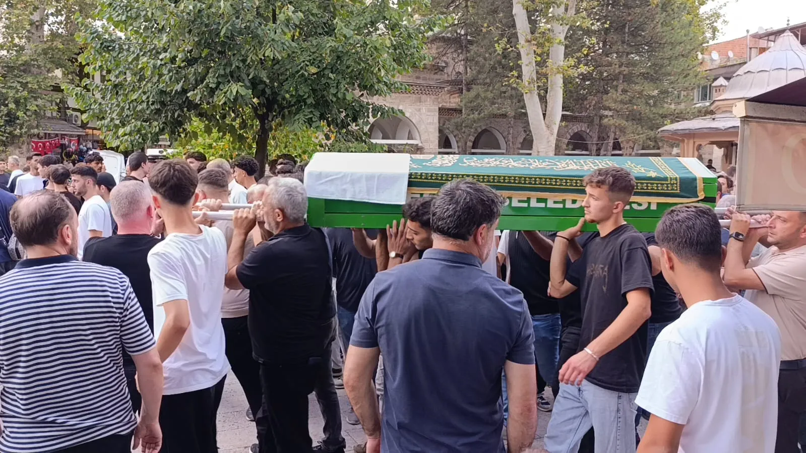 İnegöl'de motosiklet kazasında hayatını kaybeden Talha Taner Kırca son yolculuğuna uğurlandı
