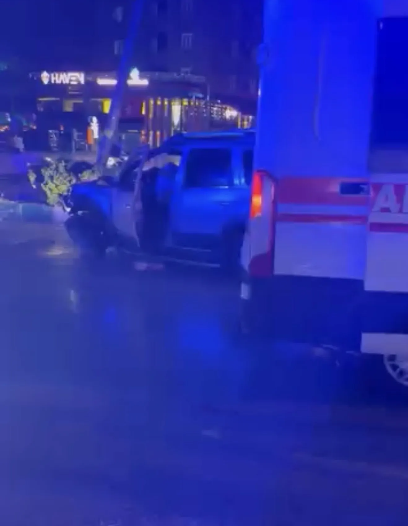 Osmaniye’de gece vakti üç araç birbirine girdi