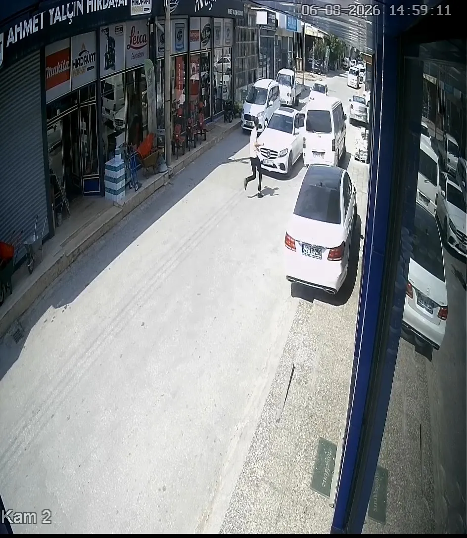 Konya’da lüks araçlı hırsızlar minibüsteki 1 milyon lirayı saniyeler içinde çaldı