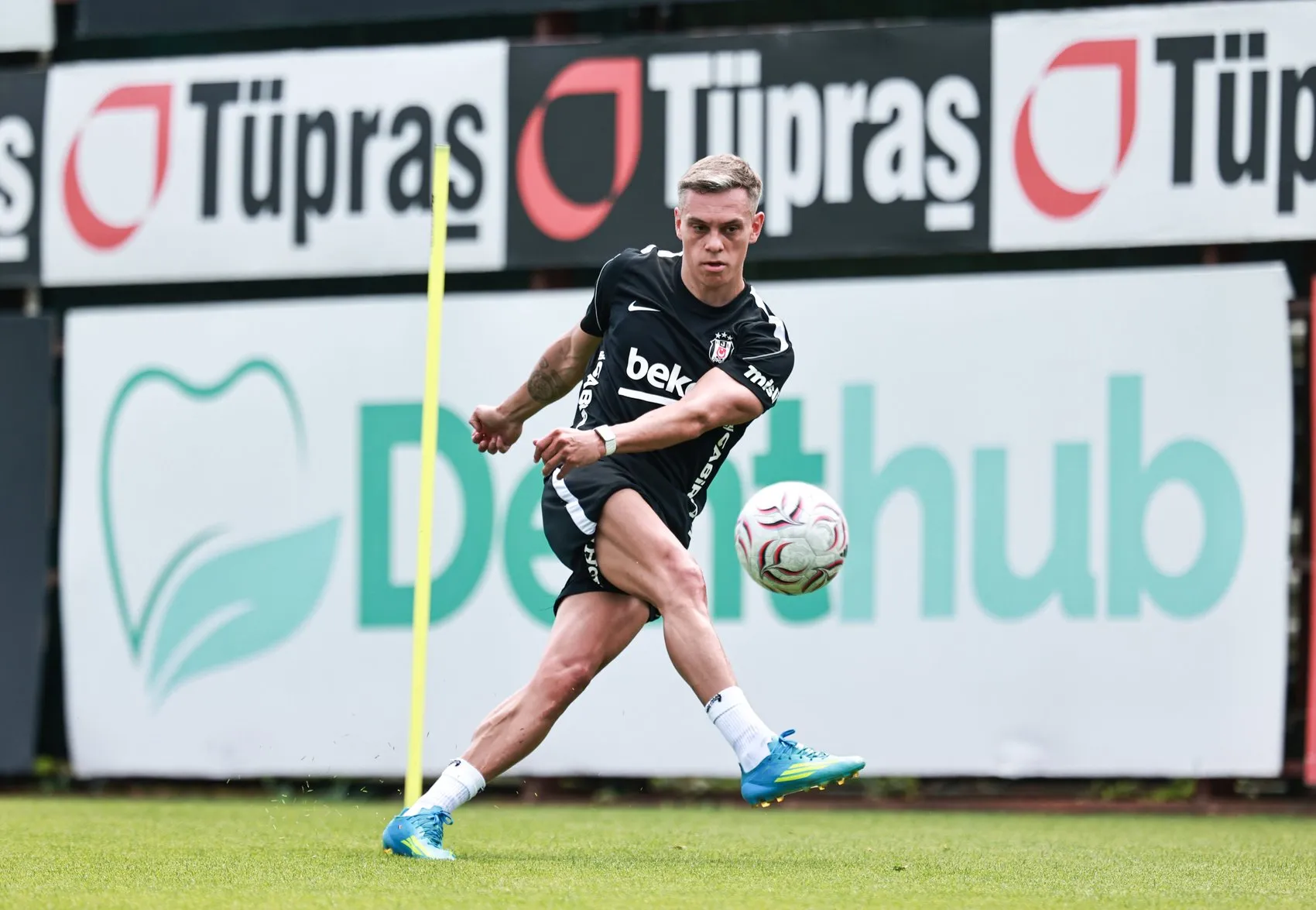 Leandro Trossard Beşiktaş formasıyla sahaya indi