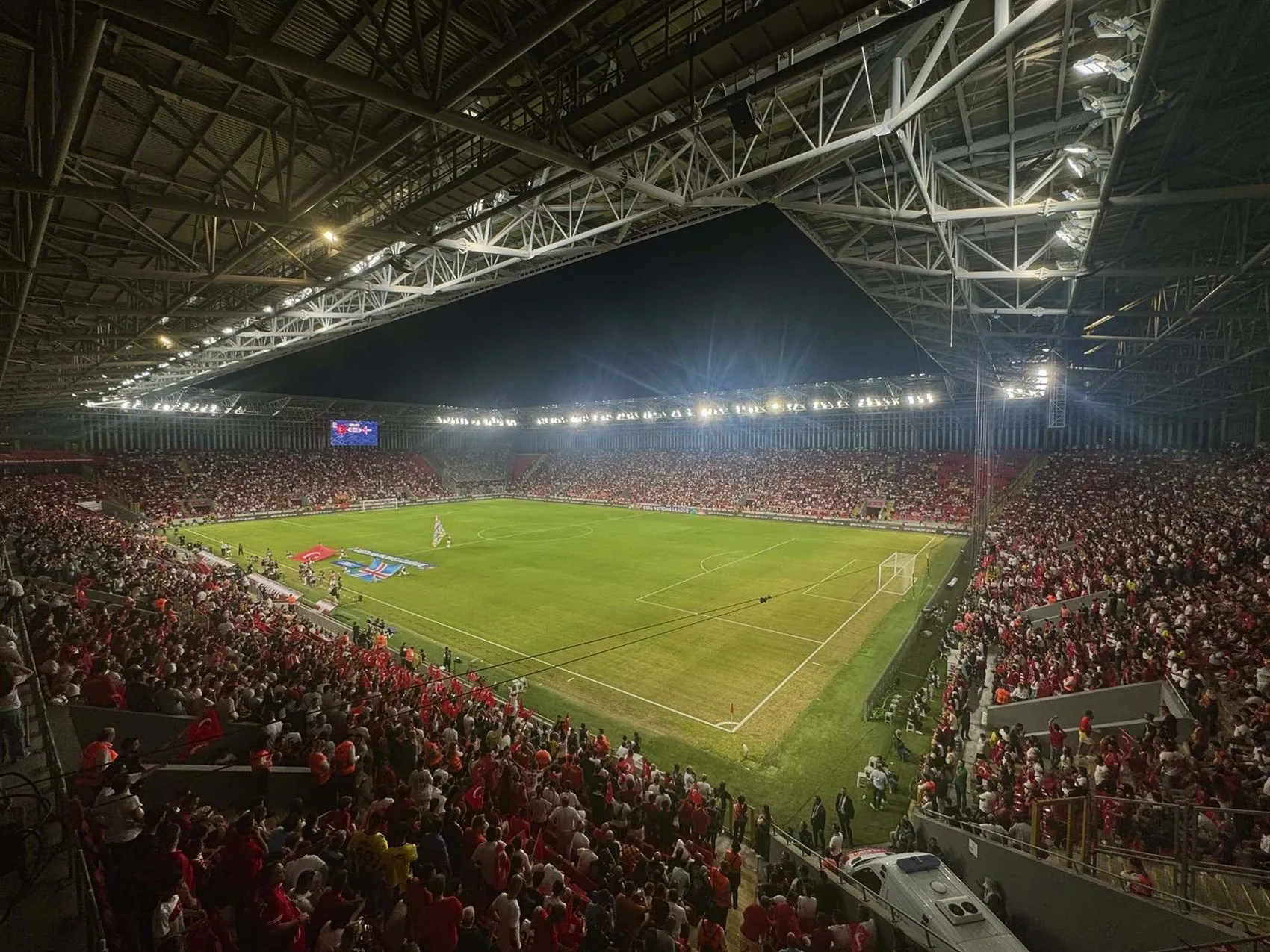İzmir futboluna milli gurur ve efsane ismiyle çifte onur