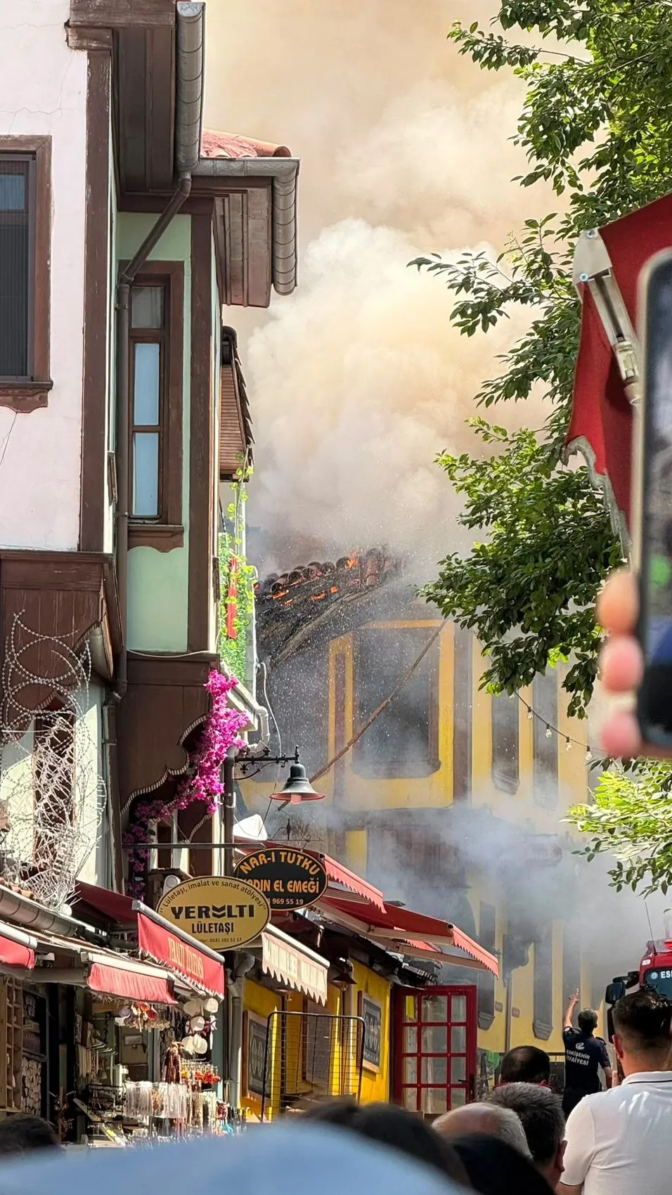 Eskişehir’de tarihi bölgedeki kafede yangın paniği