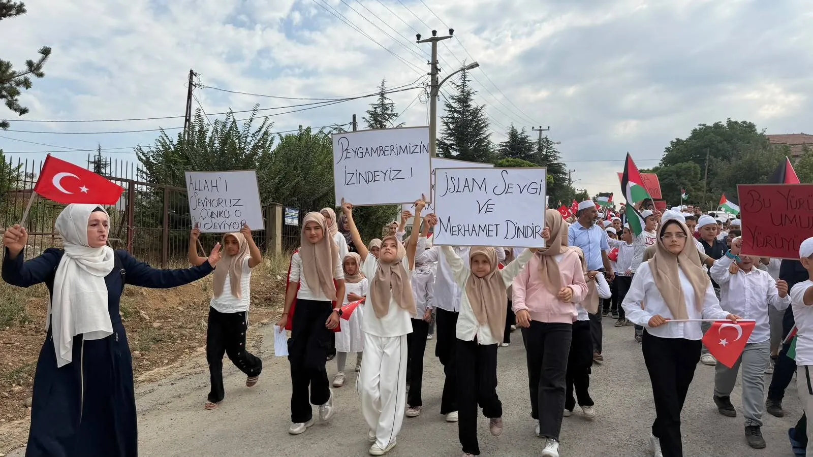 Malatya’da 940 öğrenci Gazze için yürüdü