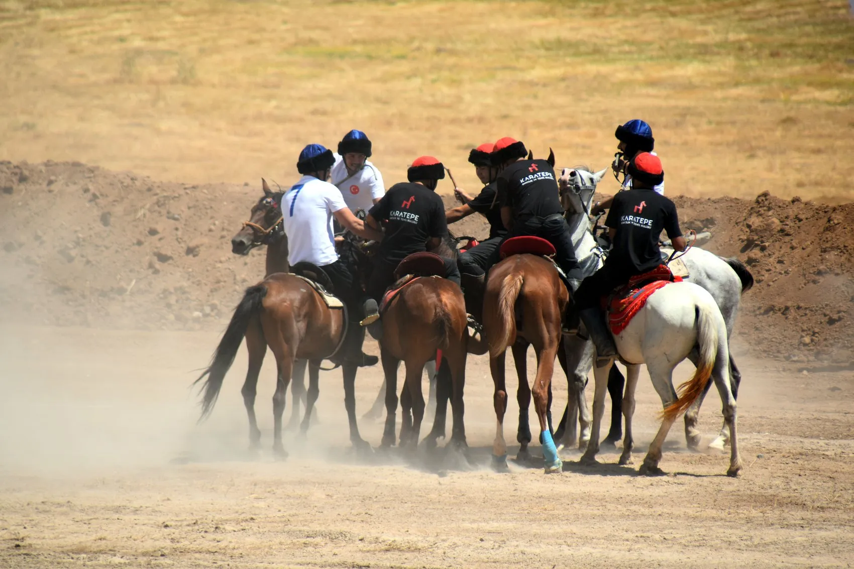 Kırgız Türklerinin ata sporu Van’da nefes kesti