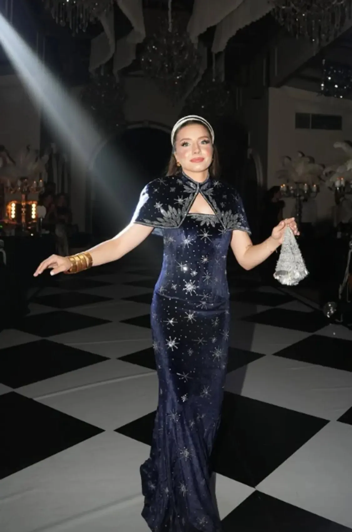 Selena nın Nazlı sı Dilara Kurtulmuş evleniyor! Kınayı yaktı, 5 farklı elbise giydi 3