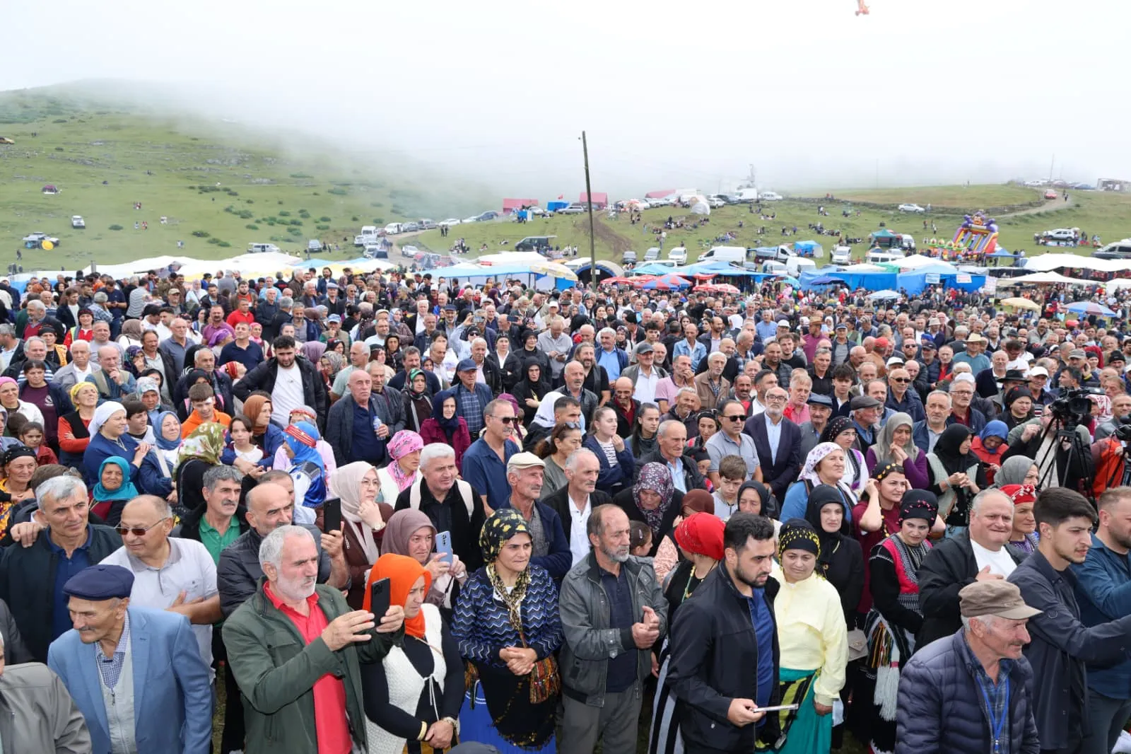 Bakan Uraloğlu yayla şenliğinde hizmet sözü verdi