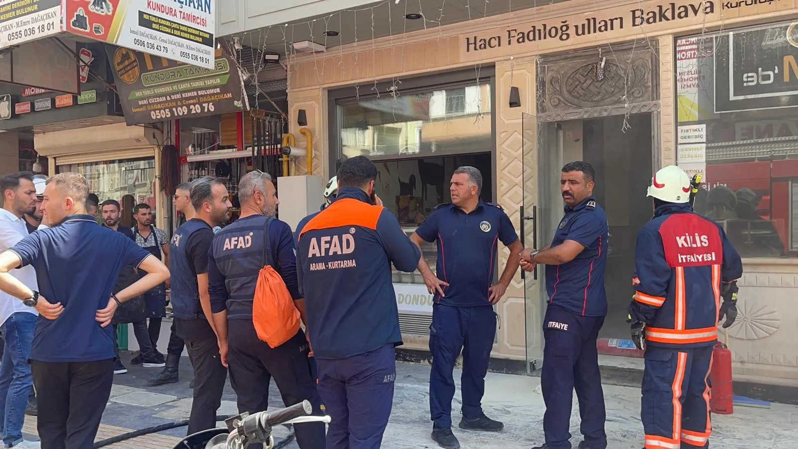 Kilis'te iki ayrı yangın 3 kişi hastanede, ev küle döndü