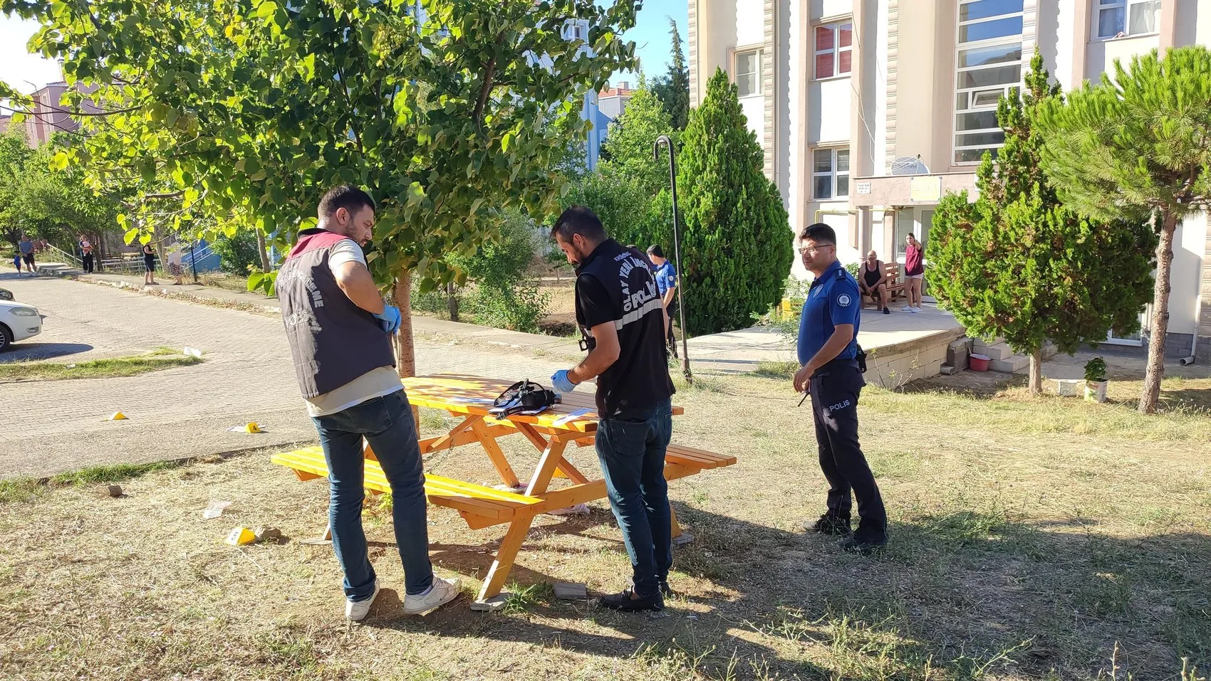 Keşan'da komşu dehşeti Emekli polisin vurduğu baba hayatını kaybetti