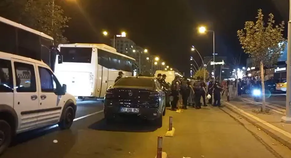 Diyarbakırda düğün salonunda eğlence kavgayla bitti