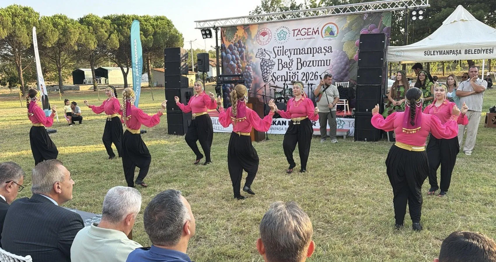 Tekirdağ'da bağ bozumu şenliği Üzüm hasadı başladı