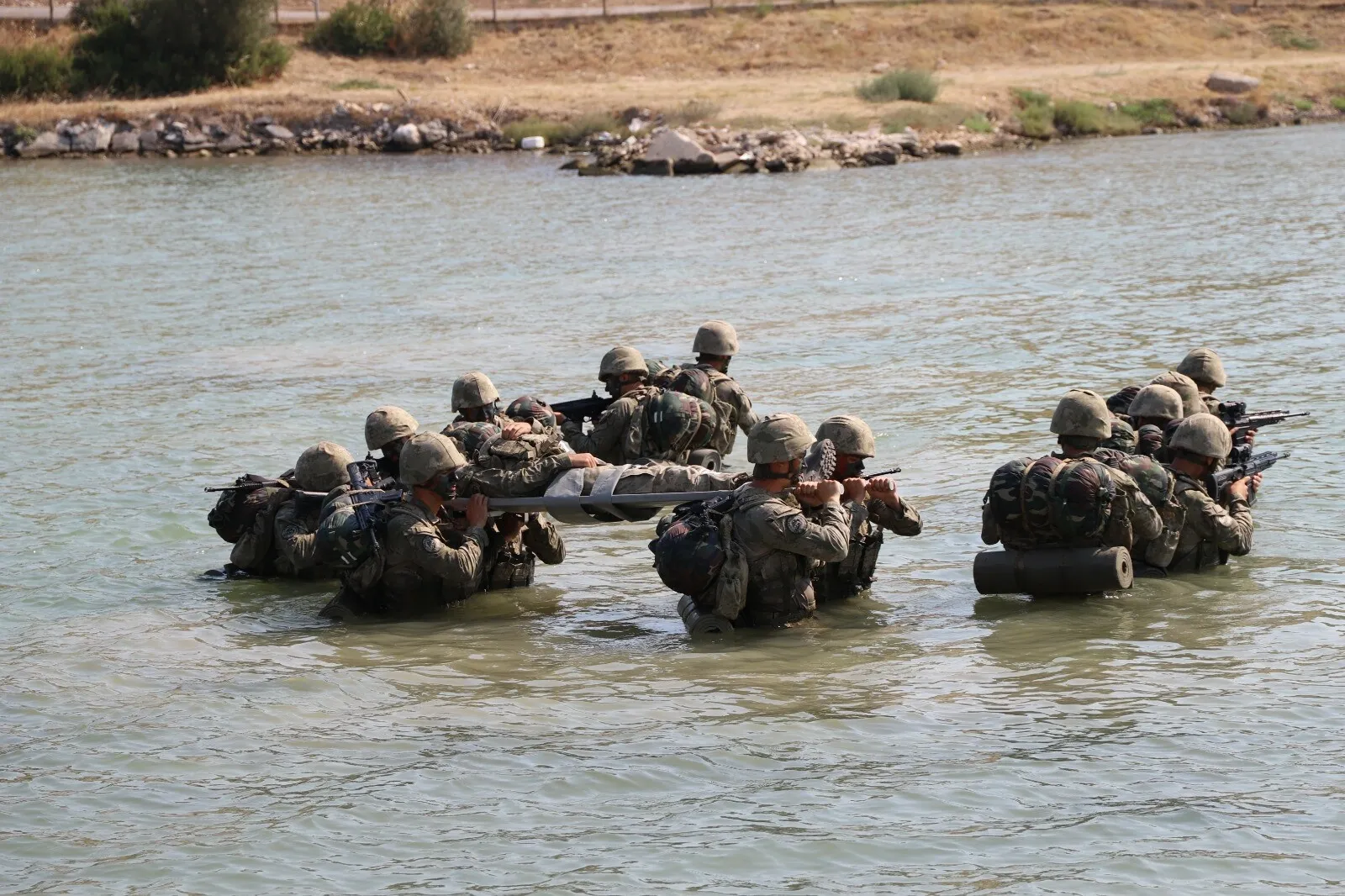 Geleceğin komutanları Urla'da sahaya indi