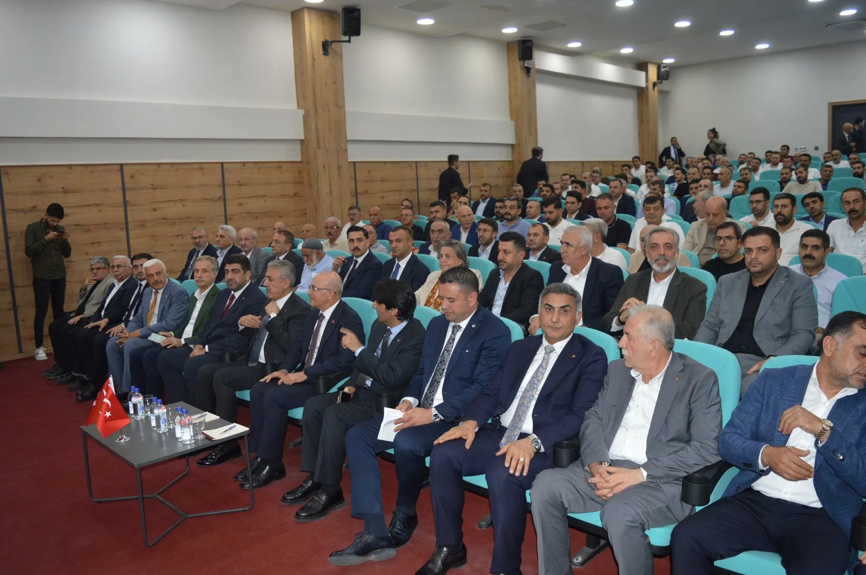 Mehmet Şimşek Mardin sanayicisiyle masaya oturdu