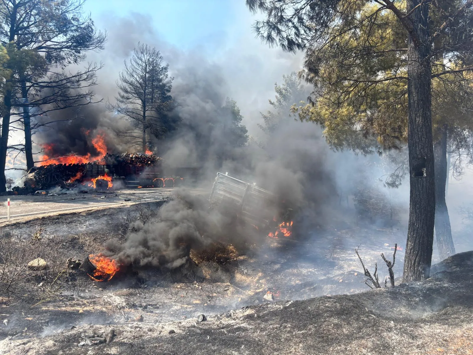Silifke’de TIR ve kamyon çarpıştı Bir kişi hayatını kaybetti