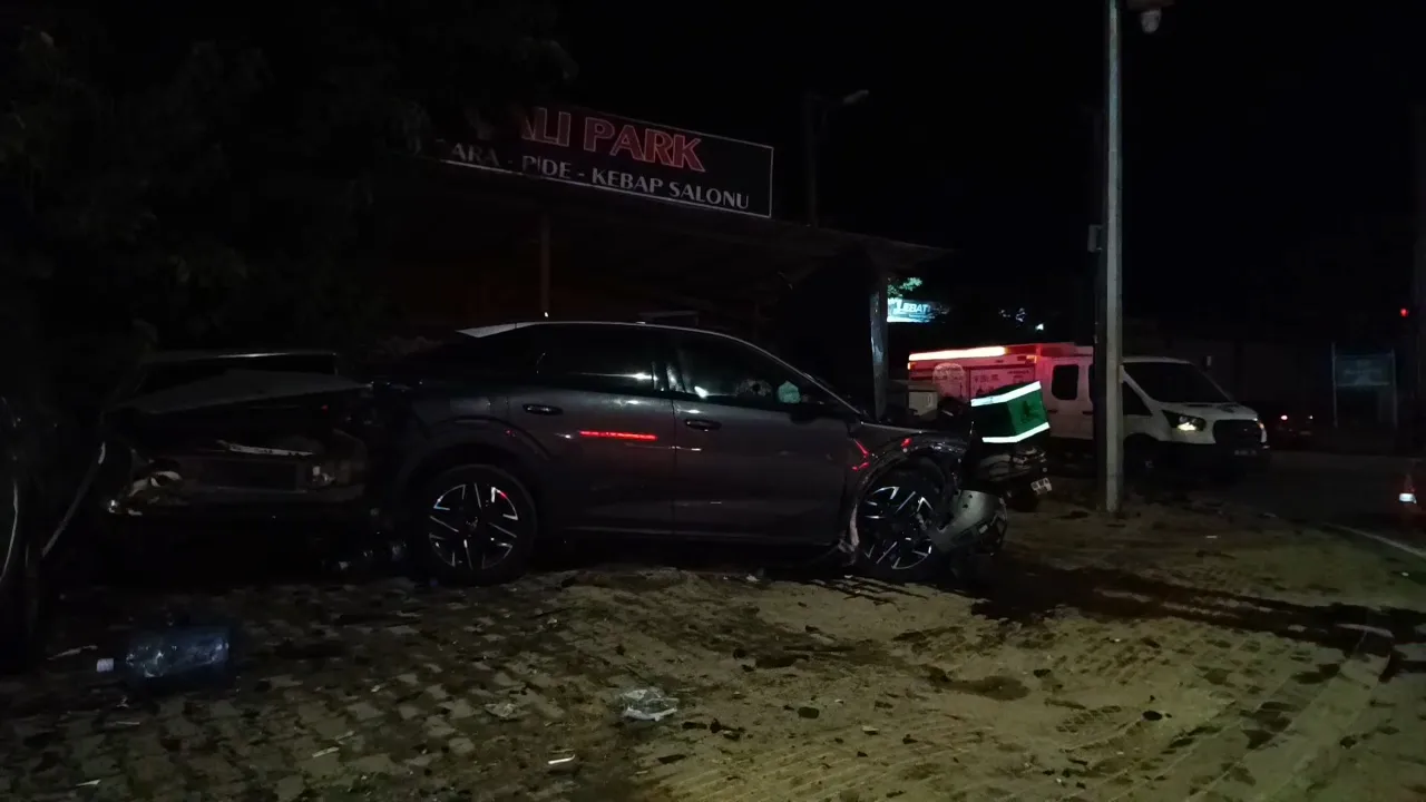 Bursa Nilüfer’de gece yarısı feci kaza 2 kişi hayatını kaybetti