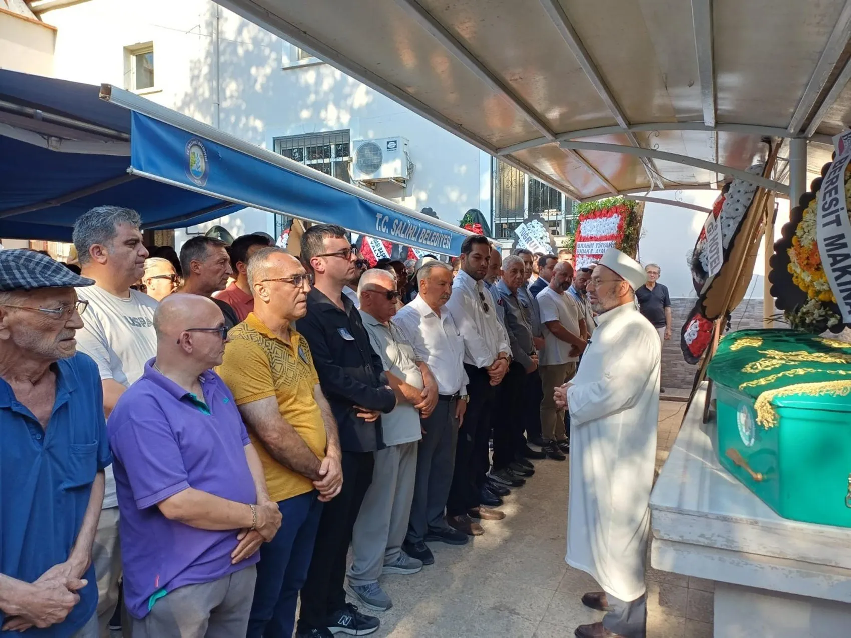 Salihli’deki feci patlamada yaşamını yitiren iş insanı toprağa verildi