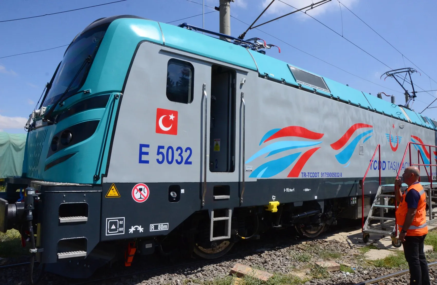 Rayların yerli gücü E5000 için kritik viraj: Vali Yılmaz bizzat direksiyona geçti