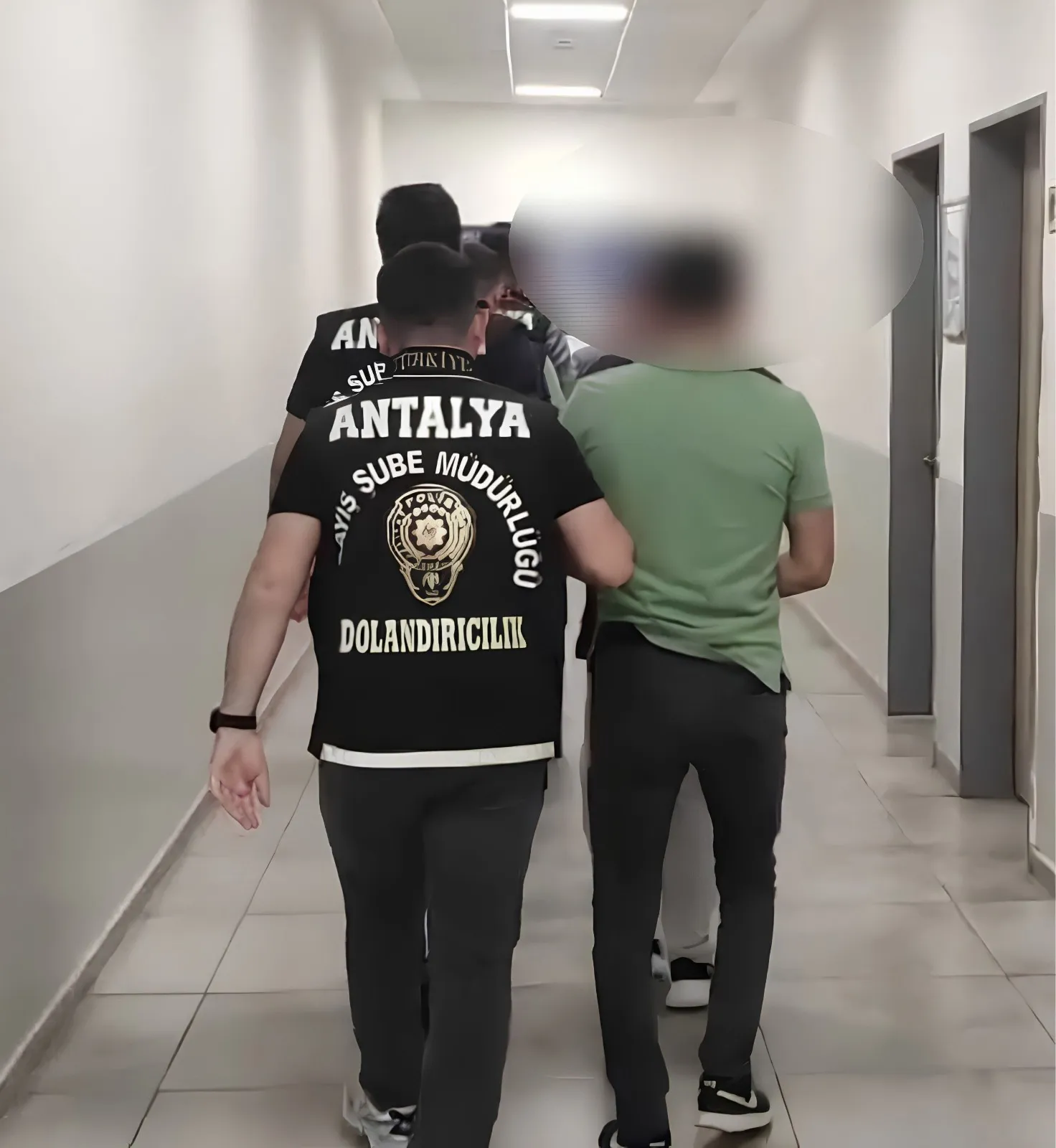 Telefonda ‘başkomiser’ diyerek 13,5 milyonluk vurgun yapan 3 kişi tutuklandı