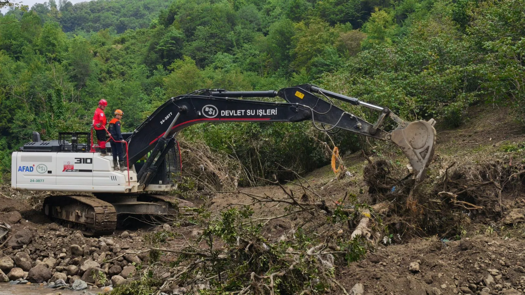 Giresun'da selin yuttuğu dayı ve yeğen dört gündür aranıyor