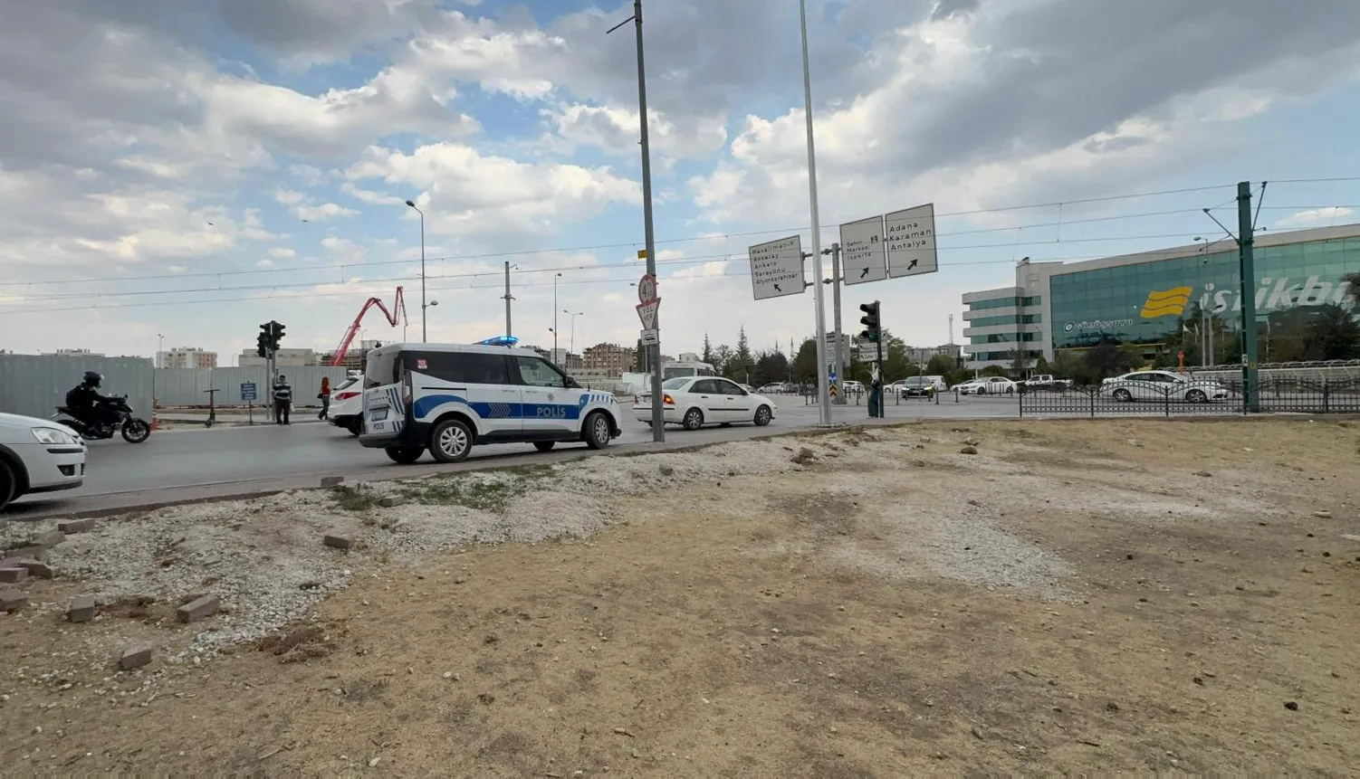 16 yaşındaki kız, kıskançlık kavgasında arkadaşını falçatayla yaraladı