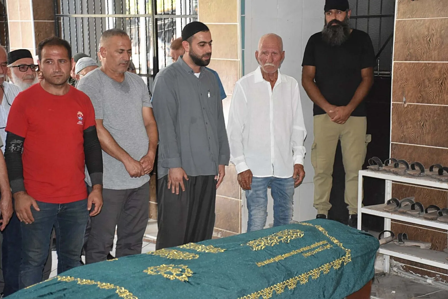 İzmir'deki yangında bir canı kurtarmak için hayatını hiçe saydı